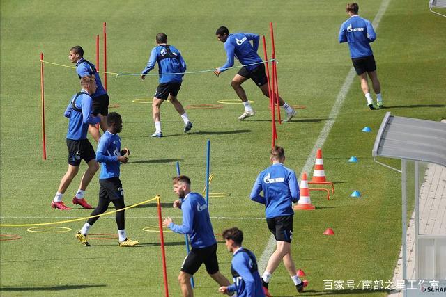 安全第一！波兰启程飞往卡塔尔 两架F16战斗机护航
